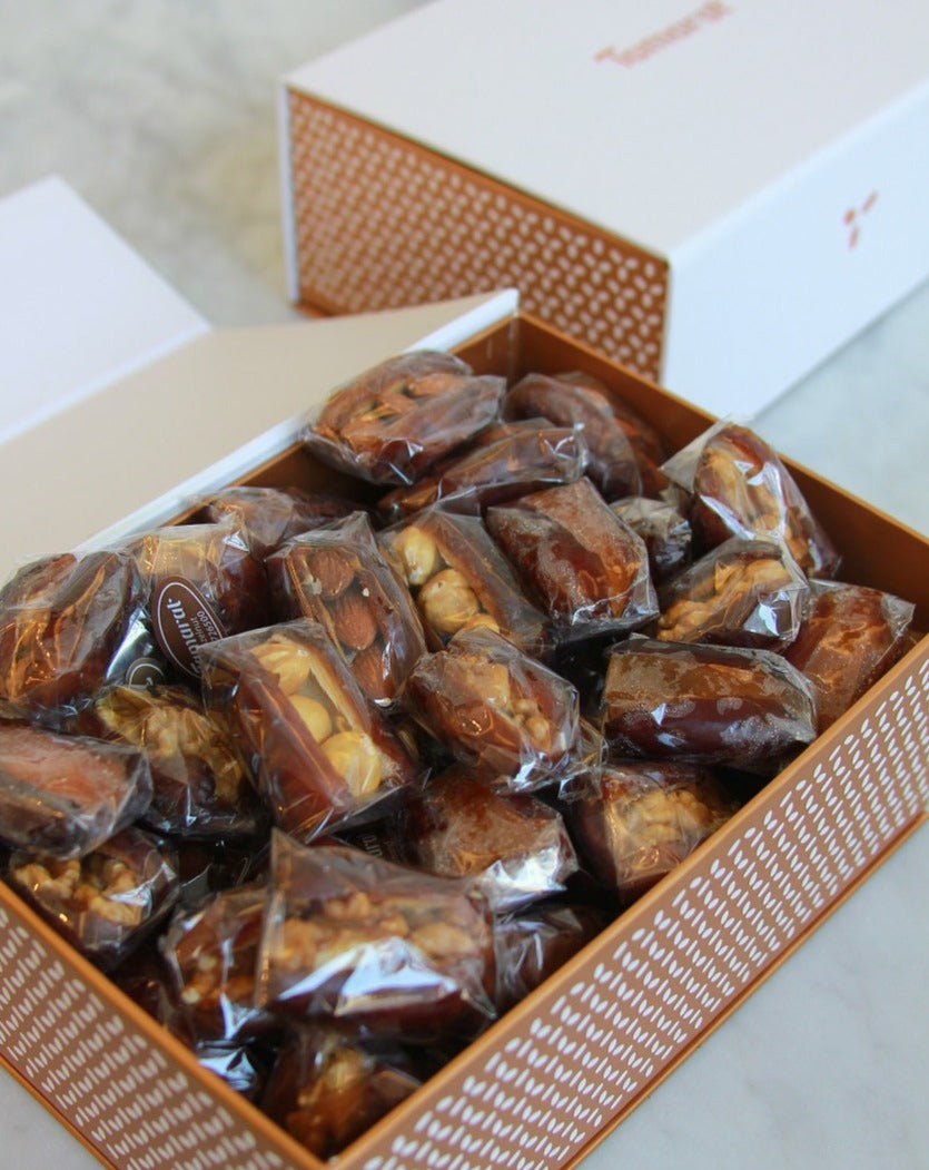 Tamarat Gift Box - Plain Filled Dates (Anbari)